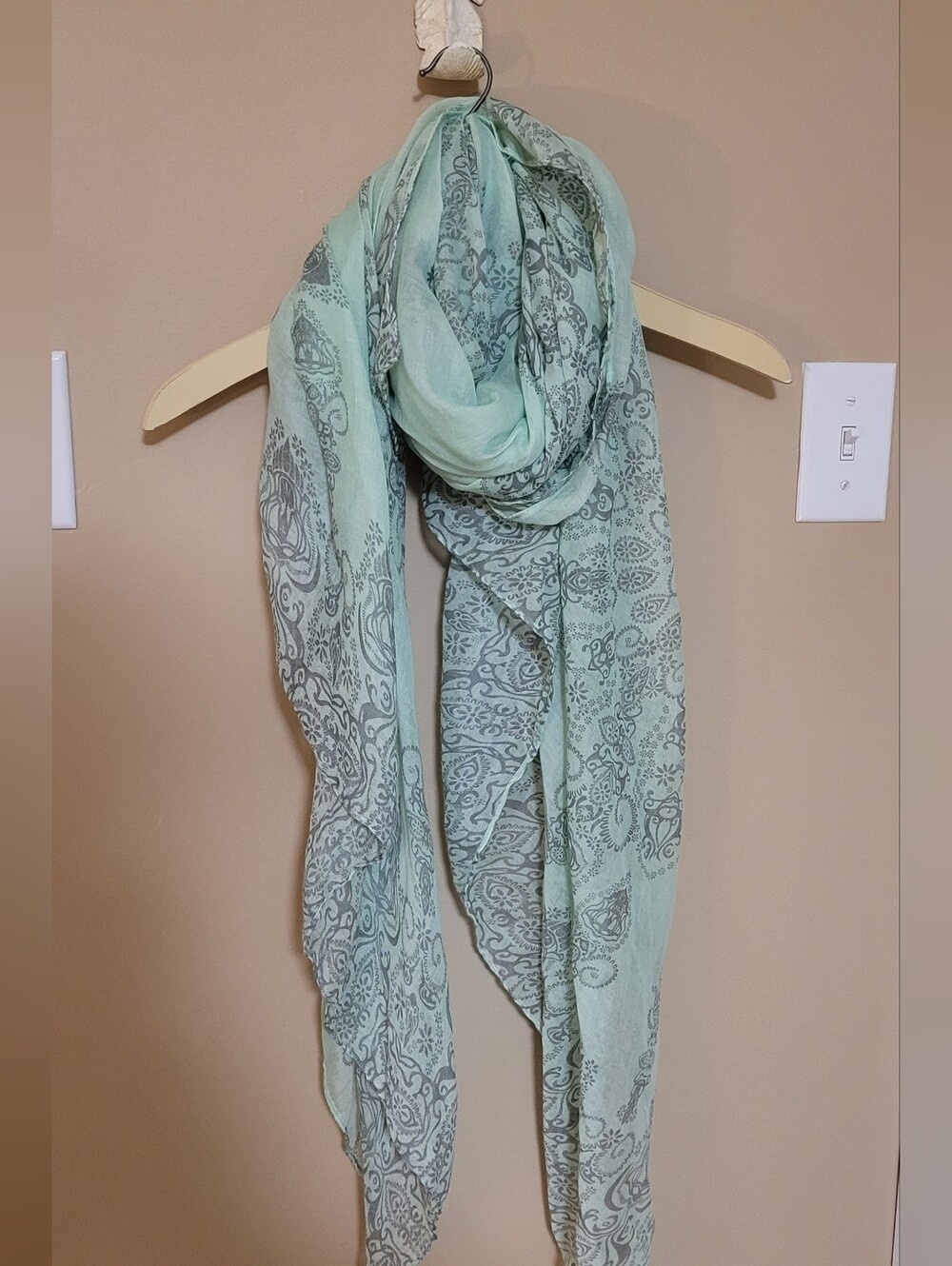 💚10 for $10💚 Bundle and save Light Mint Paisley Scarf